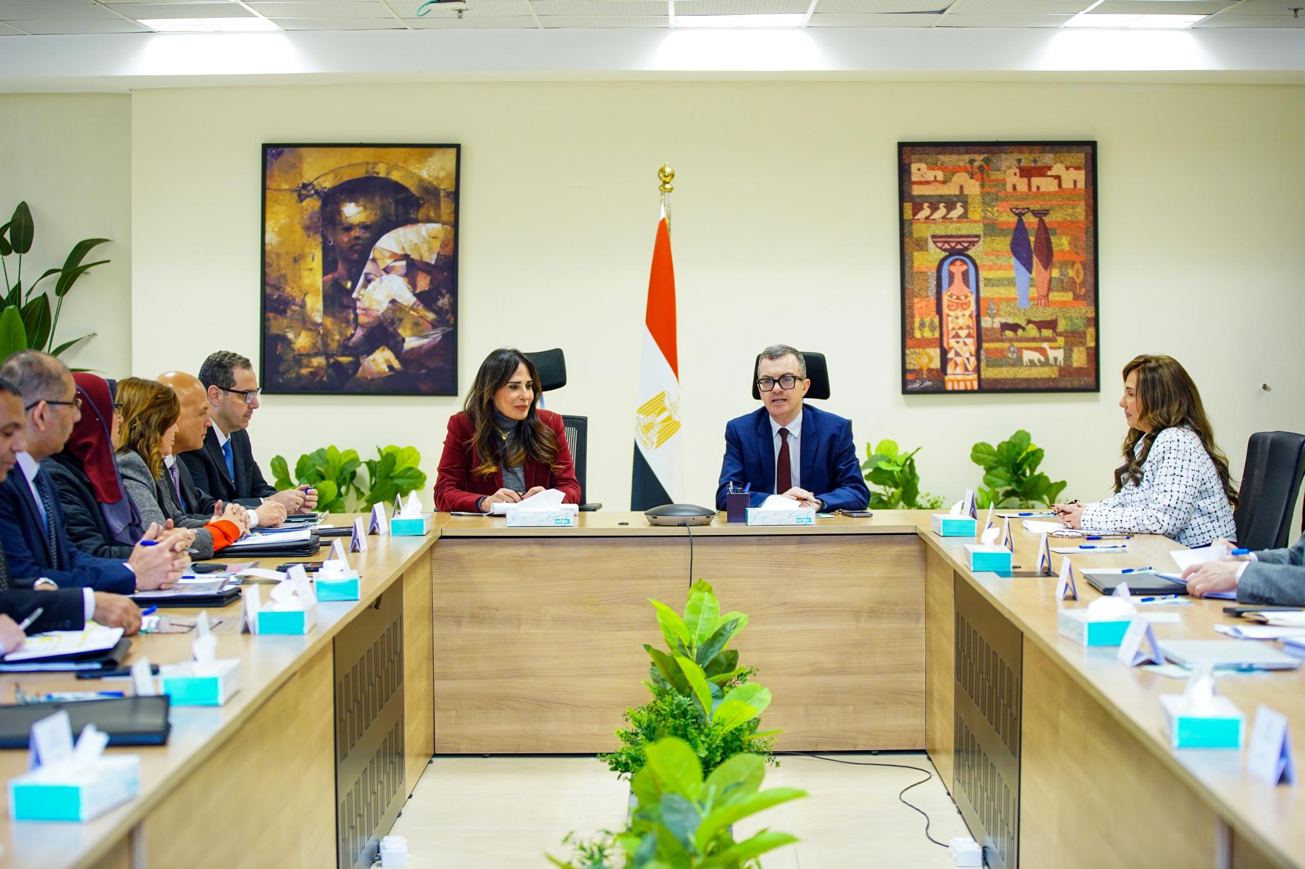 وزيرا التخطيط والإسكان يناقشان ملامح الخطة الاستثمارية للعامين 2026-2027 في اجتماع حكومي