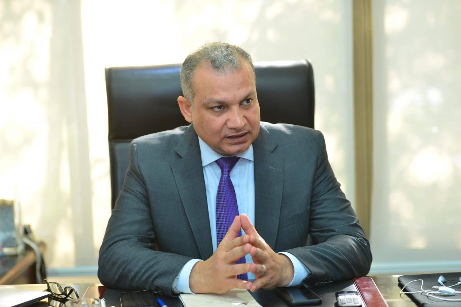 تكلفة المهندس خالد صديق بالإشراف على مكتب وزير الإسكان تثير جدلاً واسعاً