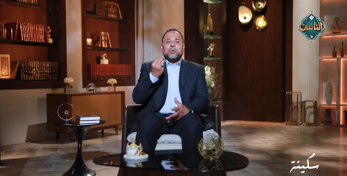كيف يصل الإنسان إلى السكينة وسط صراعات الحياة؟ عالم بالأوقاف يرد