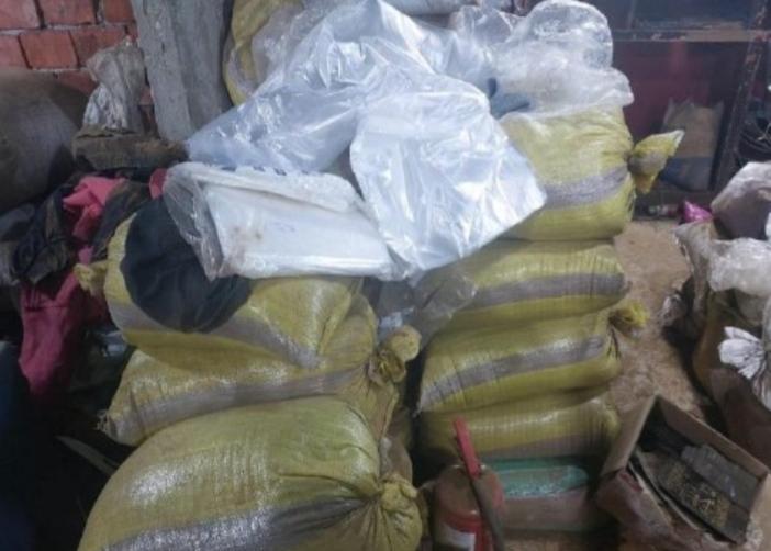 ضبط 13 طن منتجات فاسدة بمصنع غير مرخص في القليوبية