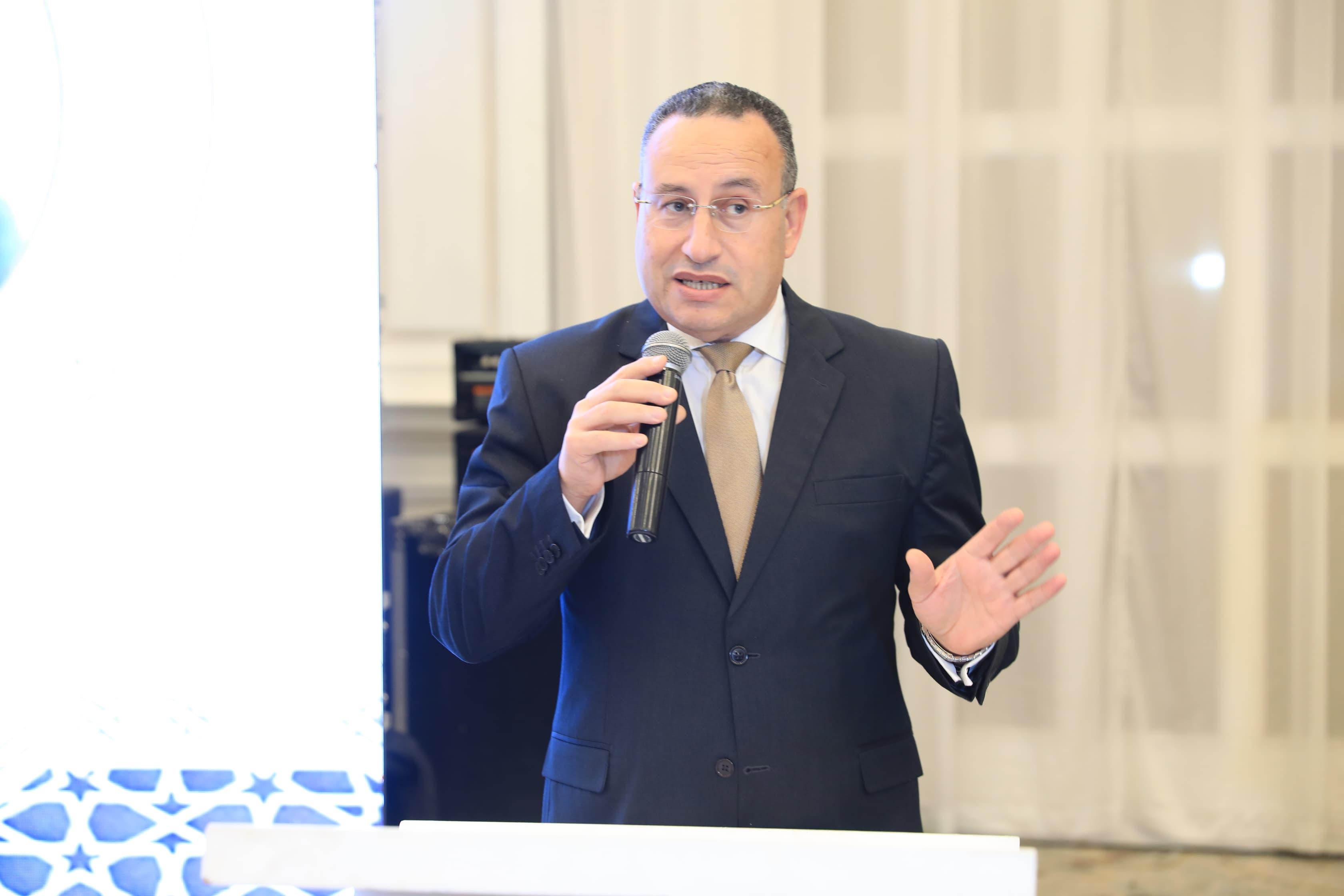 وزير التعليم العالي يؤكد تطوير الخدمات للراغبين في الدراسة بالجامعات المصرية