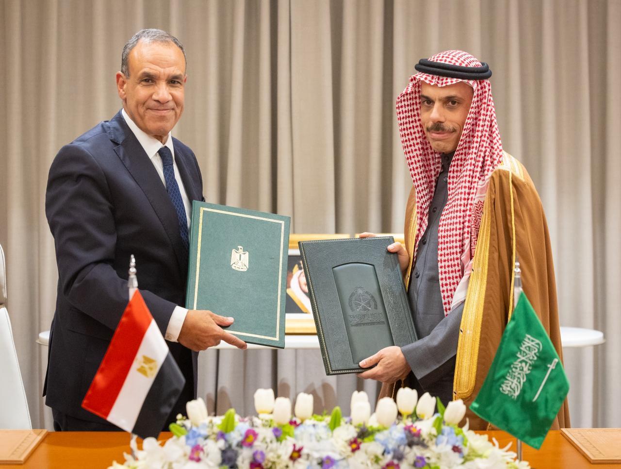 مصر والسعودية توقعان اتفاقية للإعفاء من تأشيرات الإقامة القصيرة للجوازات الدبلوماسية