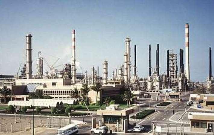 الدفاع السعودي: سقوط مسيرة في مصفاة سامرف وبدء تقييم الأضرار