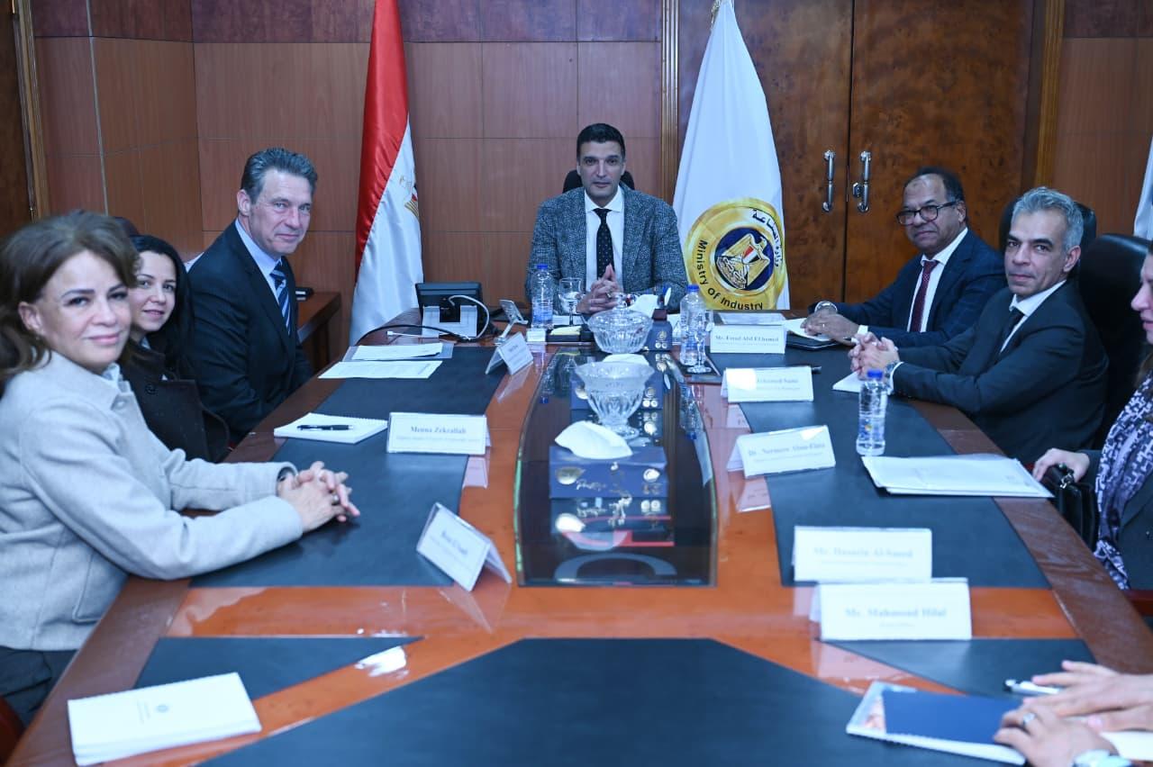 وزير الصناعة: نبني مفهوم القرى المنتجة للحد من الهجرة والنزوح إلى العاصمة