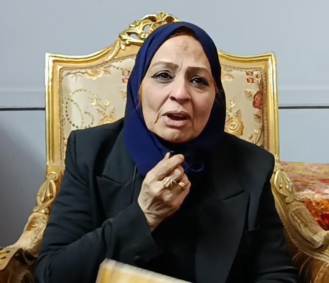 35 عامًا من التضحيات.. قصة كفاح أم مثالية بالمنيا ربت أبناءها وحدها