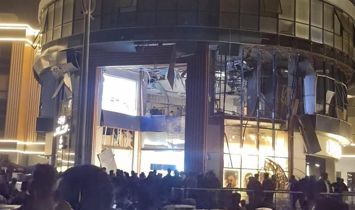 الصحة تدفع بـ 16 سيارة إسعاف إلى موقع حريق مركز تجاري في دمياط الجديدة