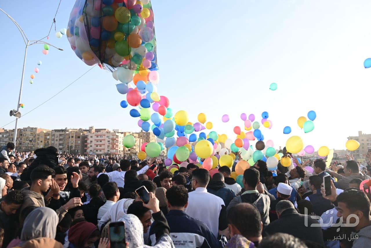 أجواء عيد الفطر 2026 في مسجد راغب بأكتوبر: بالالين وفرحة ملهاة وصف صور