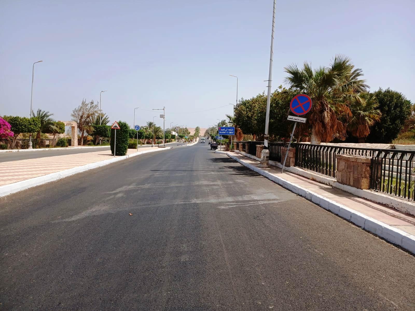 محافظ أسوان يشدد على استمرار جهود الوحدات المحلية في تعزيز النظافة العامة بالمناطق السكنية