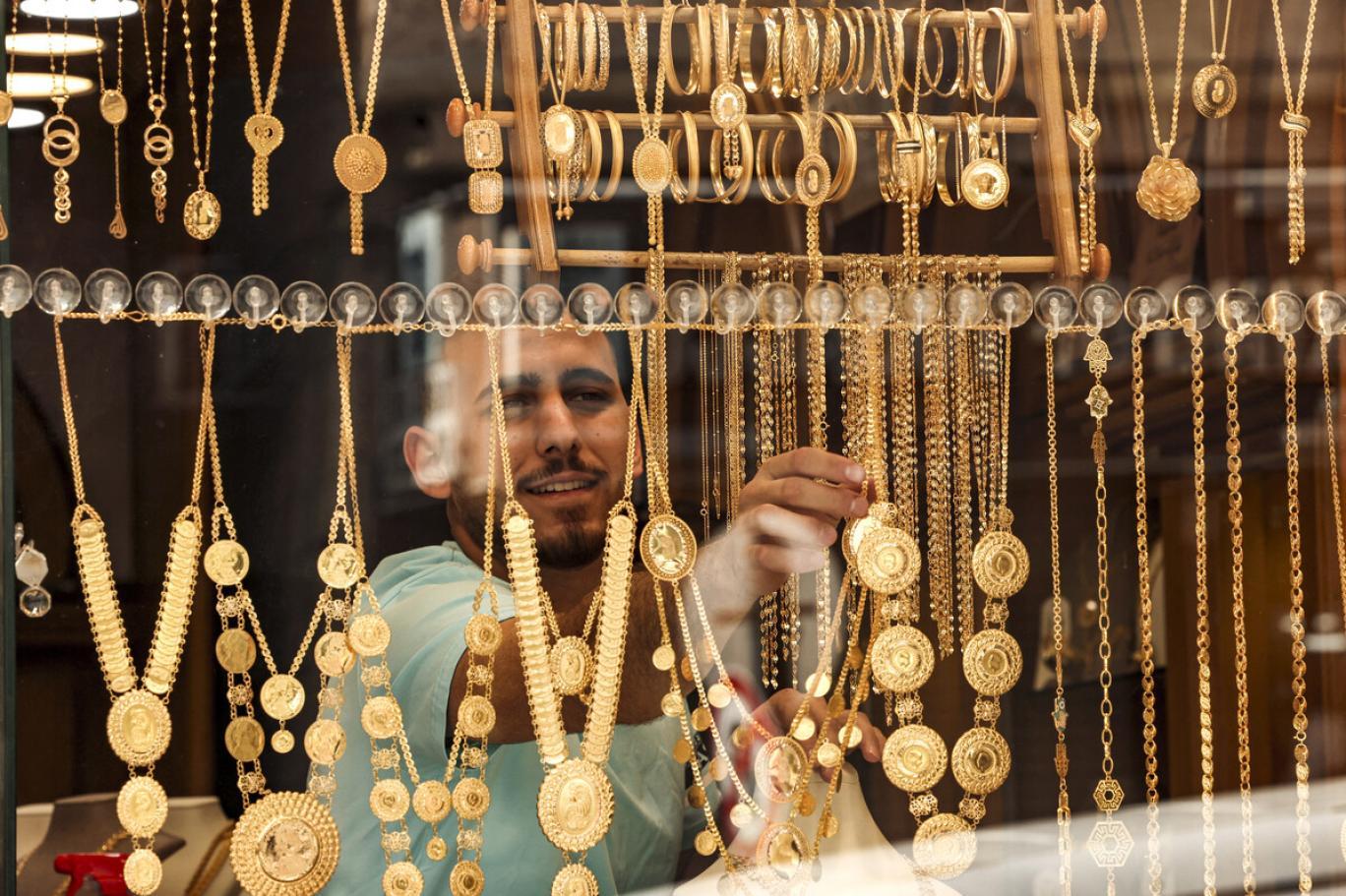 ارتفاع مفاجئ في أسعار الذهب اليوم: الجنيه يتخطى حاجز 55 ألف جنيه