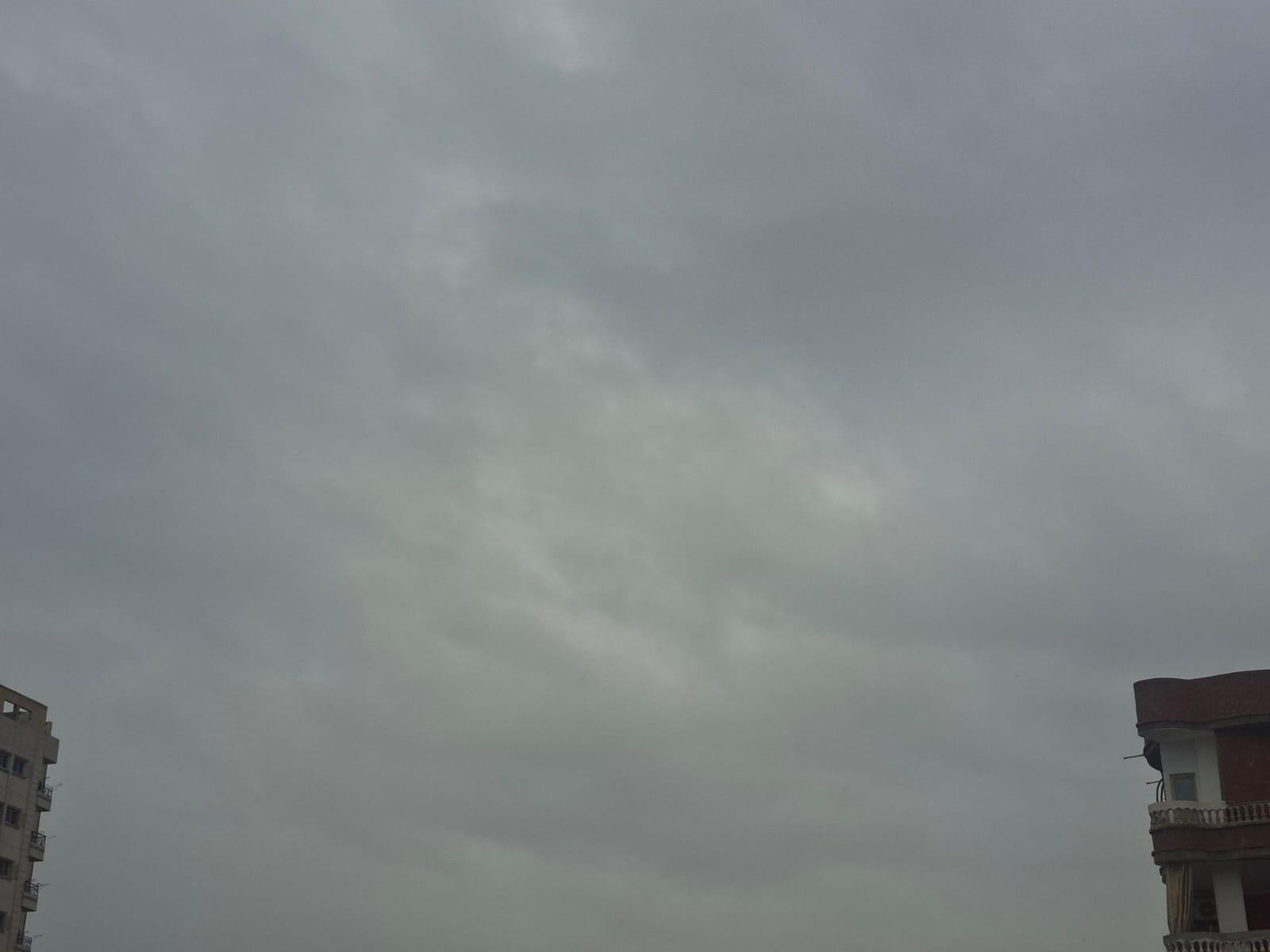 أمطار غزيرة ورياح شديدة تضرب مناطق بالقاهرة والجيزة.. وتحذيرات من الأحوال الجوية