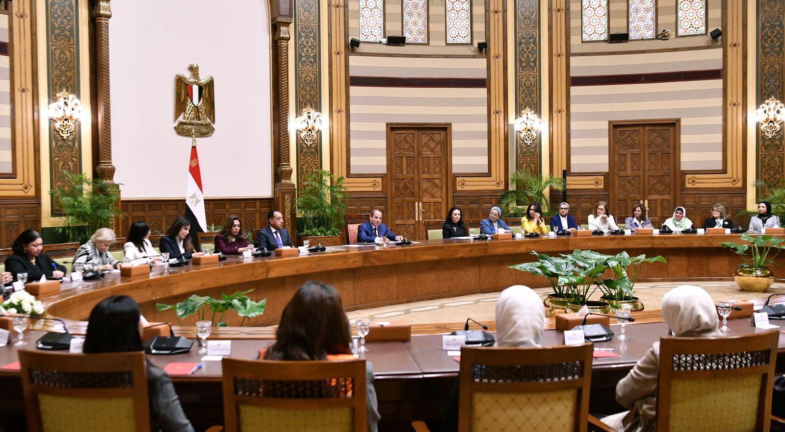 الرئيس السيسي يشيد بدور المرأة المصرية والأم المثالية في احتفالية خاصة