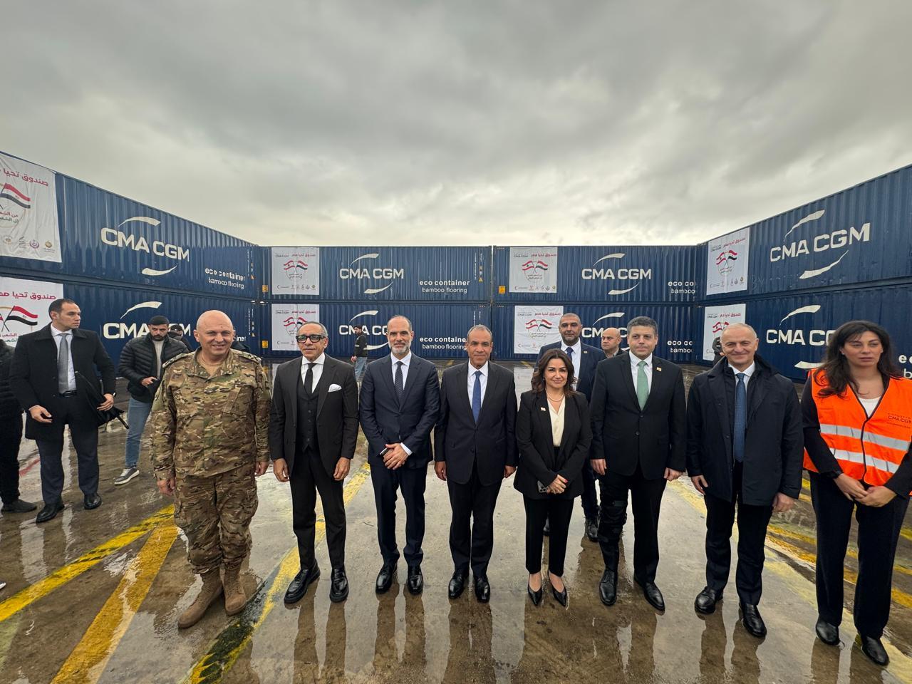وزير الخارجية المصري يسلم 1000 طن من المساعدات الإغاثية خلال زيارته للبنان