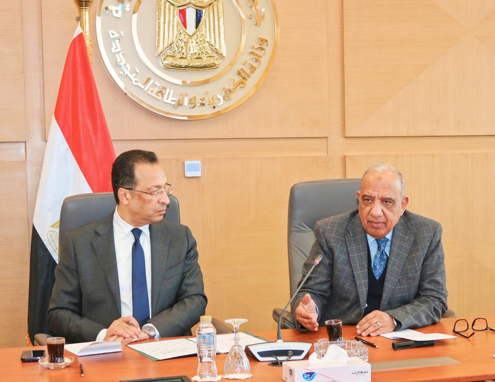 وزيرا الكهرباء والاتصالات يبحثان آليات توطين صناعة مراكز البيانات في مصر