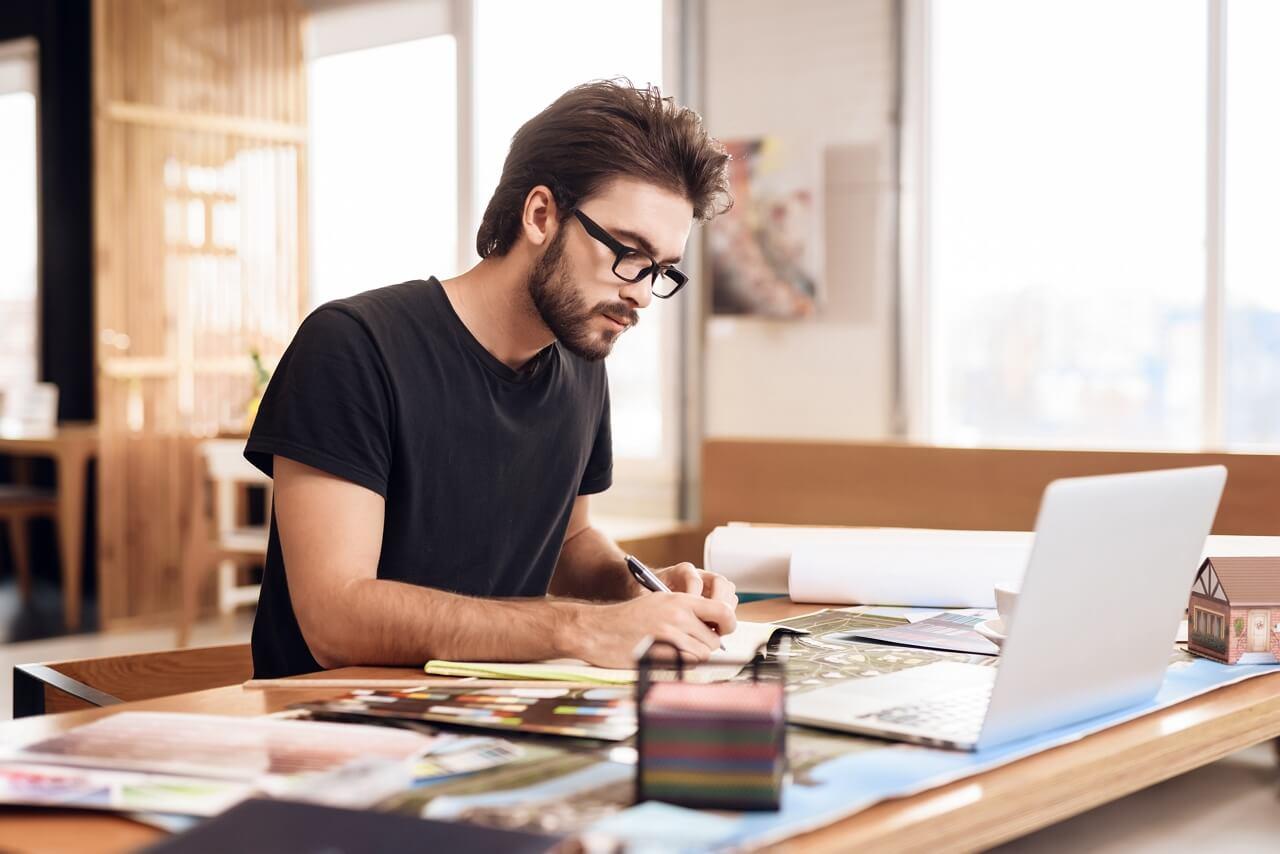 لم تكن رفاهية: كيف تكتسب مهارات جديدة في مجالك وتطور مسارك المهني