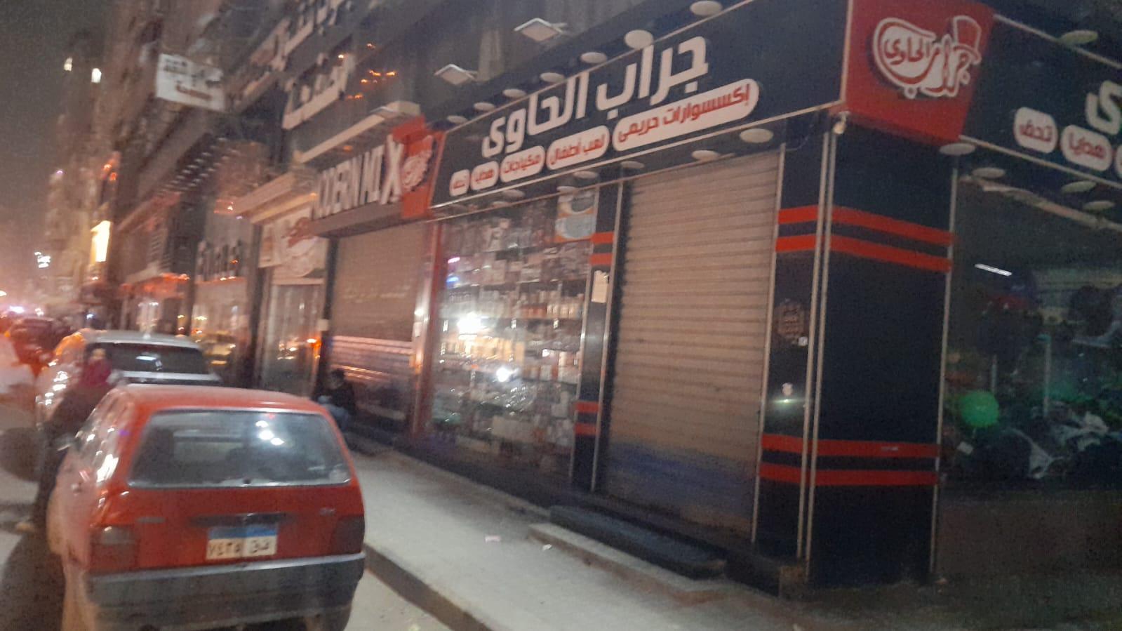 محافظ الجيزة يتتبع تطبيق قرار غلق المحال التجارية في التاسعة مساءً