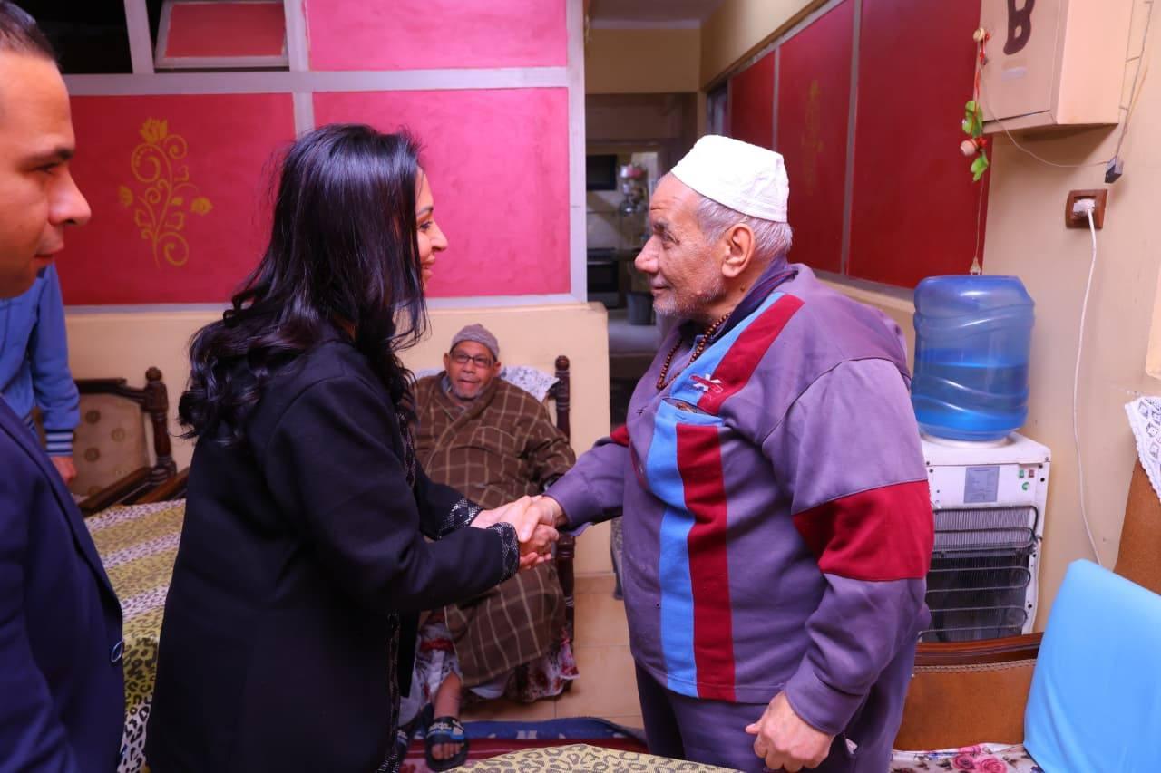 وزيرة التضامن تجري زيارة مفاجئة لدار أم هاني للمسنين في إمبابة