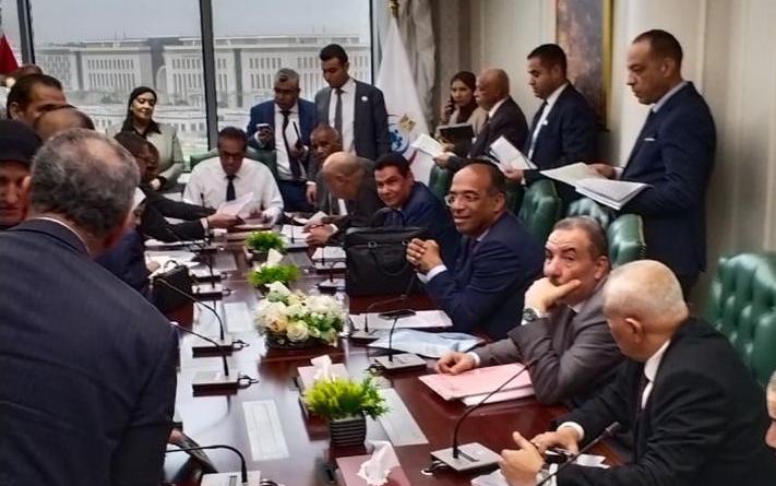 وزير الصحة يعقد اجتماعه الأسبوعي مع نواب وشيوخ لبحث تحسين الخدمات الطبية