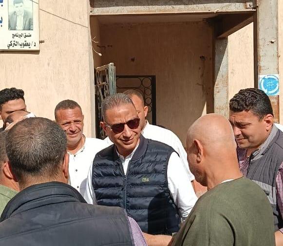 محافظ الجيزة يوجه بتكثيف المرور الميداني على طريق 21 ومنع التعديات
