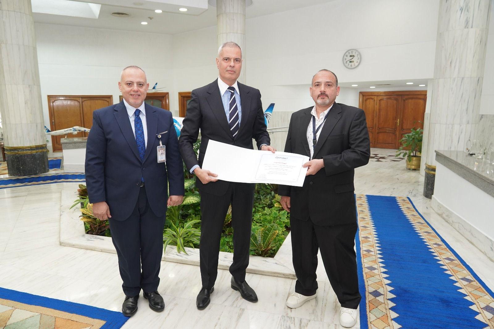 مصر للطيران تكرم فريق صيانة الطائرات بعد إنجاز تعديلات هيكلية لأسطول B737-800