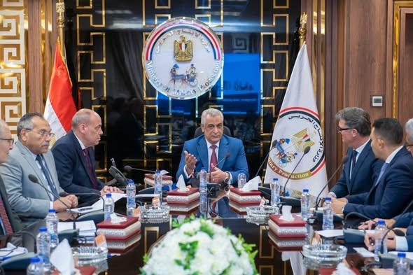 وزير الإنتاج الحربي: مهمتنا الأساسية تلبي احتياجات القوات المسلحة من الأسلحة والذخائر