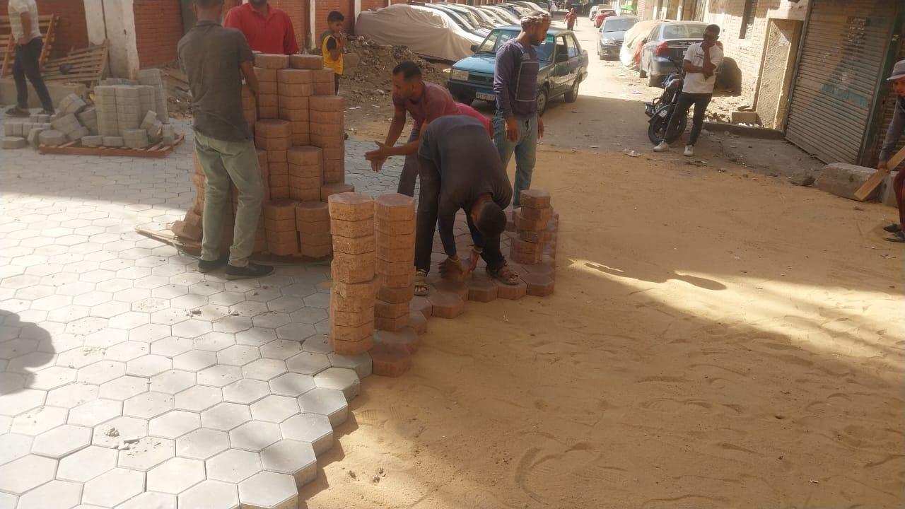 محافظ الجيزة يشرف على رصف 11 شارعاً ومتفرعاتها باستخدام الإنترلوك في إمبابة