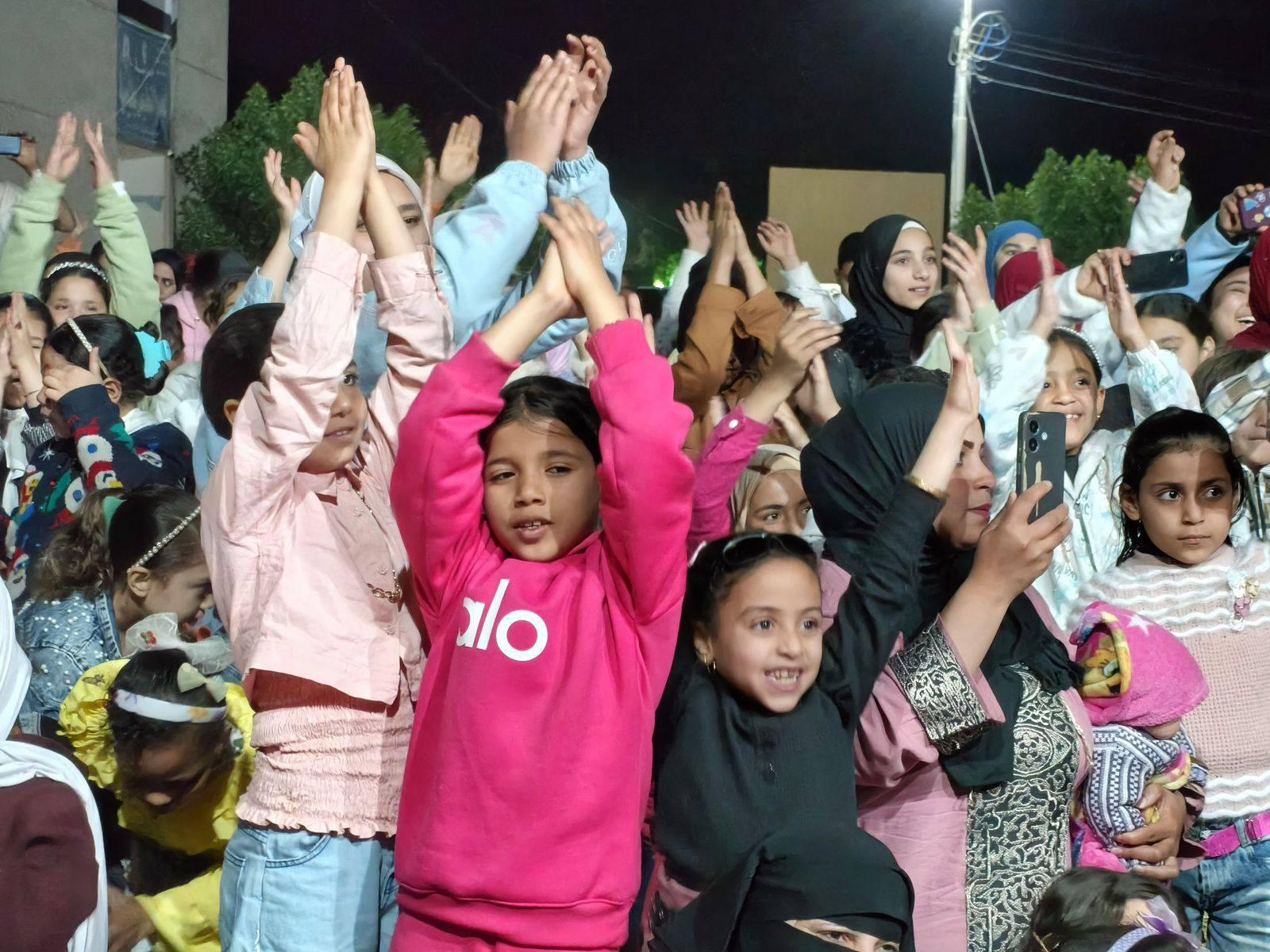 المسرح المتنقل يجذب أهالي الفيوم بحضور كبير وتفاعل ملحوظ