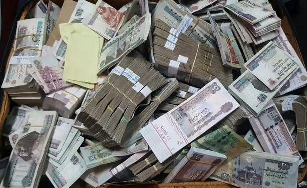 القبض على 3 عناصر إجرامية لاستيلائهم على 180 مليون جنيه من نشاطهم غير المشروع