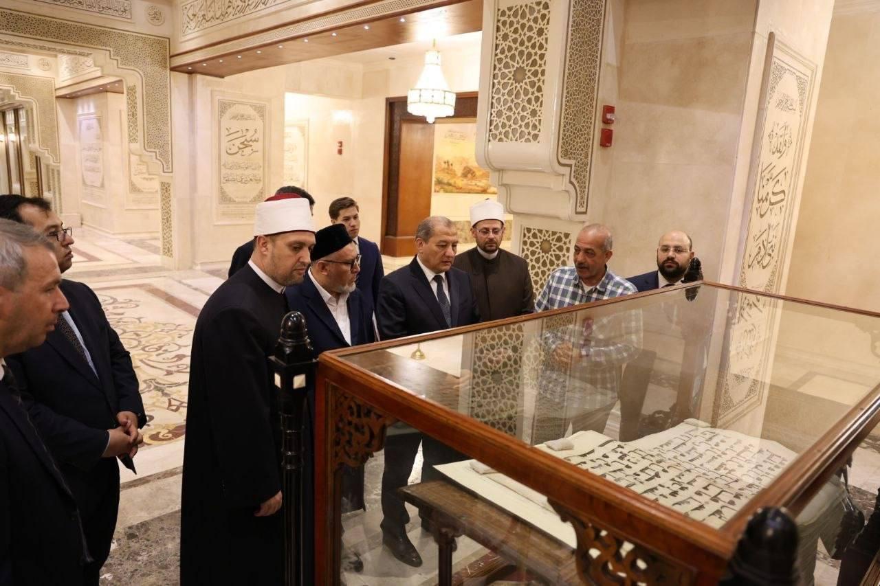 وزير الأوقاف يستقبل وفدا من أوزبكستان