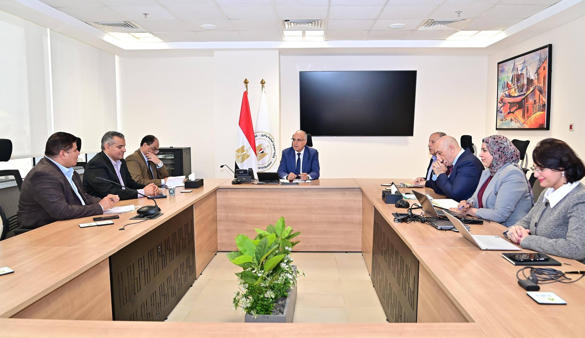 وزير الري يوجه بتنفيذ أعمال تطهير المصارف قبل فترة أقصى الاحتياجات