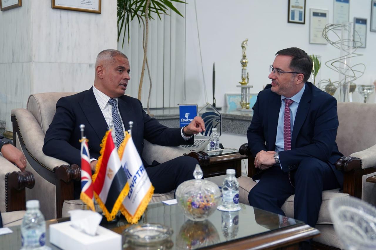 مصر للطيران توقع اتفاقية تعاون مع بريطانيا لتحديث الأسطول وتعزيز الربط الجوي