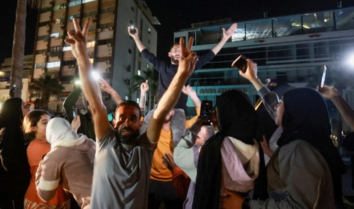 احتفالات في صيدا وبيروت بمناسبة دخول وقف إطلاق النار حيز التنفيذ