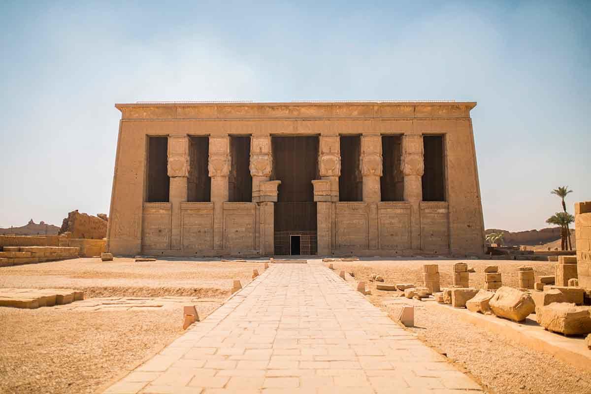 اليونسكو تدرج معبد دندرة ومنازل رشيد التاريخية على قائمة التراث الثقافي الإسلامي