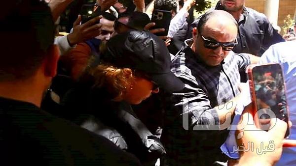 الصور الأولى من جنازة والد منة شلبي بحضور نجوم الفن والمشاهير