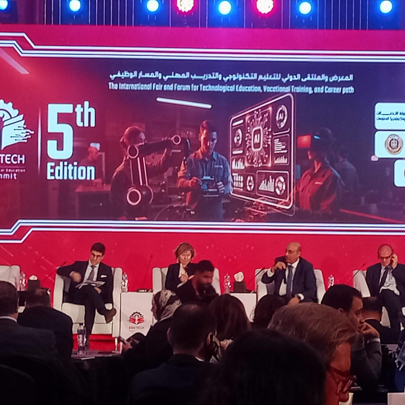 نائب وزير التعليم العالي يوجه باستغلال الذكاء الاصطناعي في العملية التعليمية