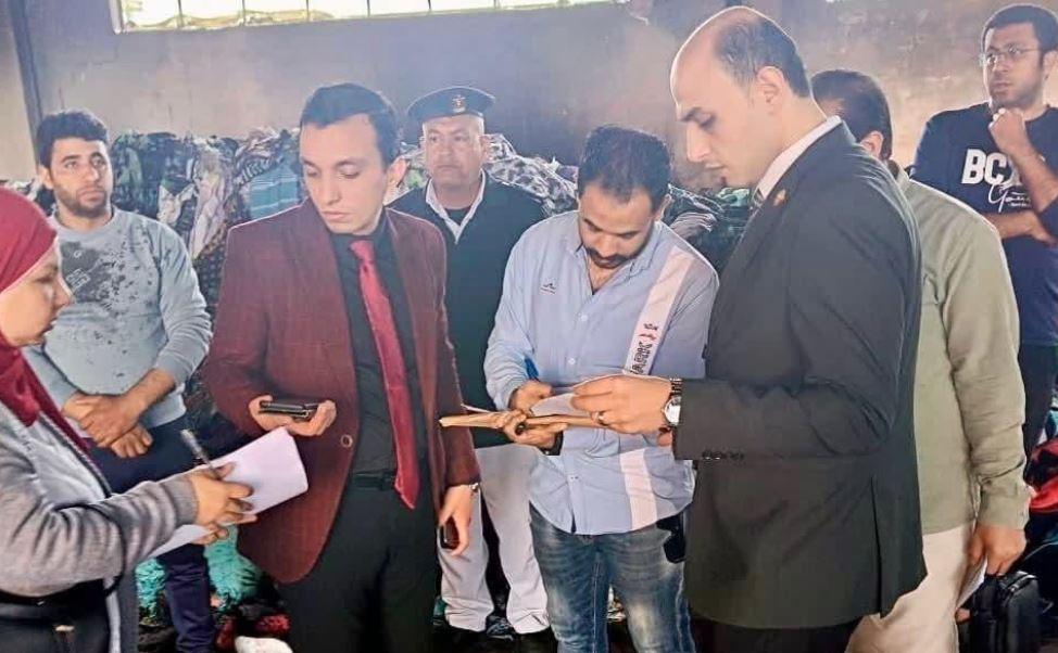 النيابة الإدارية تعاين موقع حريق مصنع نسيج بالمحلة الكبرى وتفتح تحقيقاً موسعاً