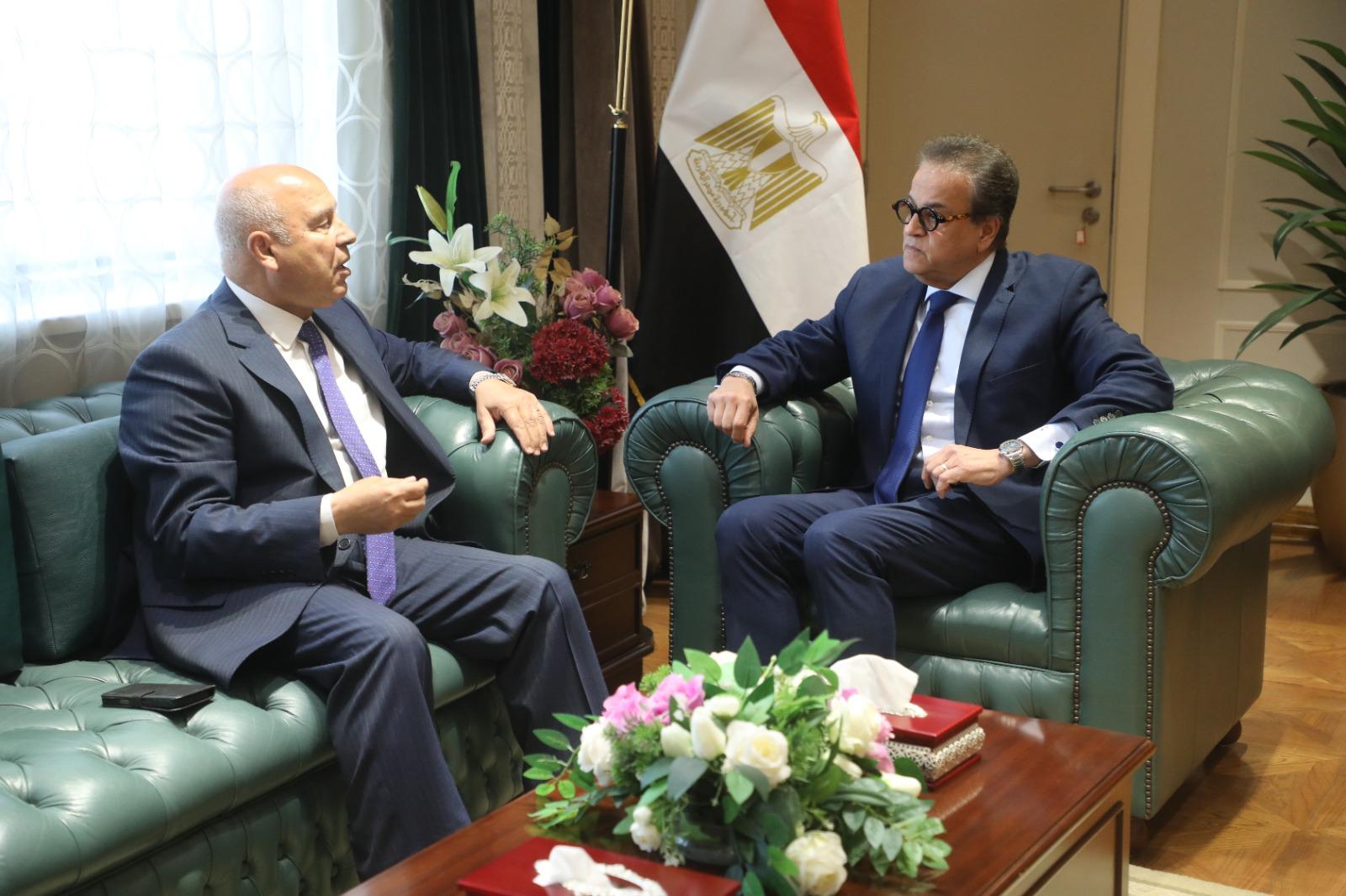وزير الصحة يبحث مع كامل الوزير رفع كفاءة سلاسل الإمداد الدوائي ودعم الجهود الإنسانية