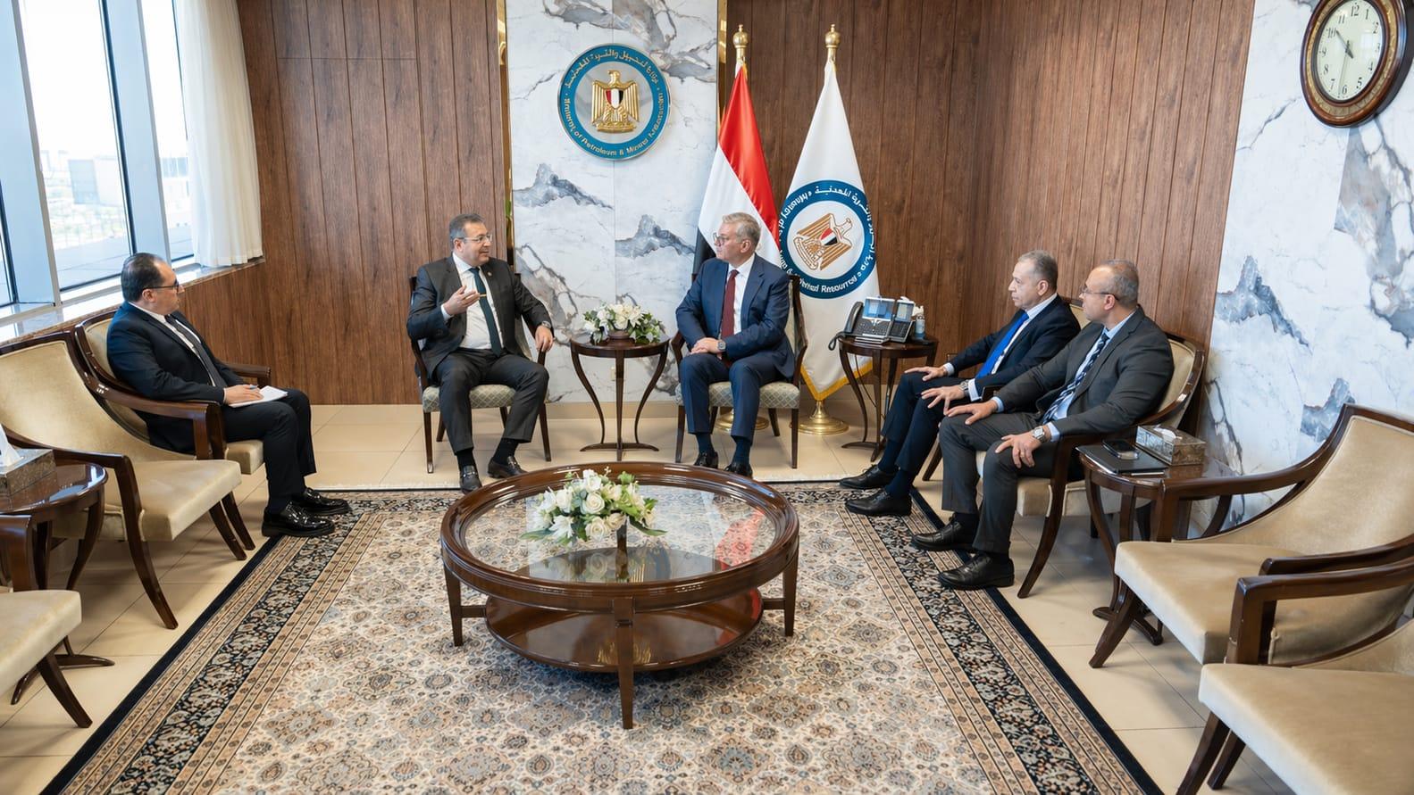 وزير البترول يلتقي رئيس الاقتصادية بالنواب لبحث سياسة تنويع مصادر إمدادات الغاز
