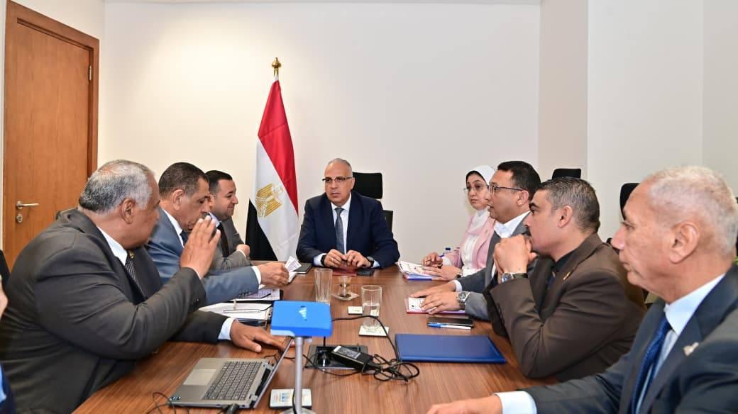 وزير الري يوجه بسرعة معالجة شكاوى النواب بشأن شبكات الصرف المغطى