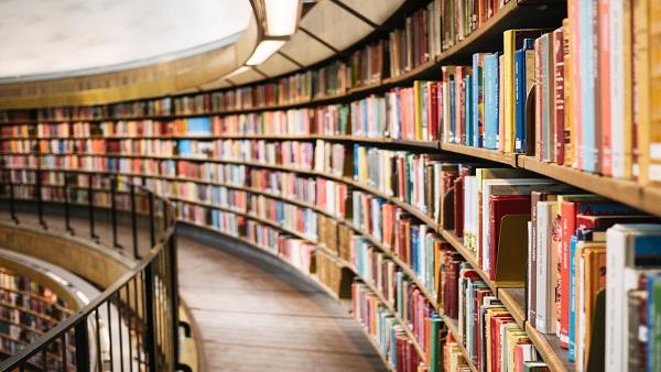 اليوم العالمي للكتاب: تخفيضات ممتدة لشهر كامل في منافذ دار الكتب وهيئة الكتاب