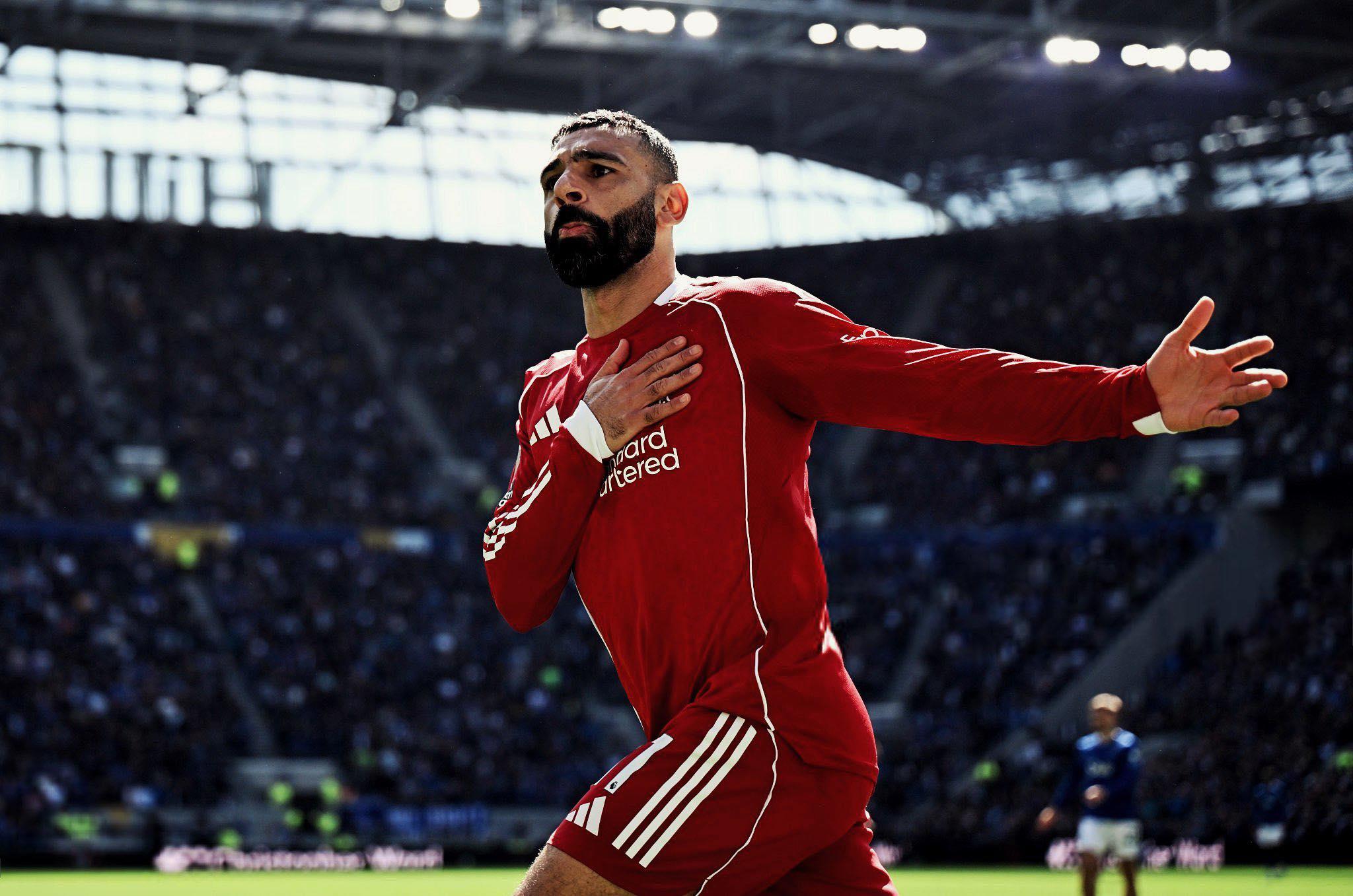 الجهاز الطبي لمنتخب مصر يطمئن على محمد صلاح بعد إصابته أمام كريستال بالاس