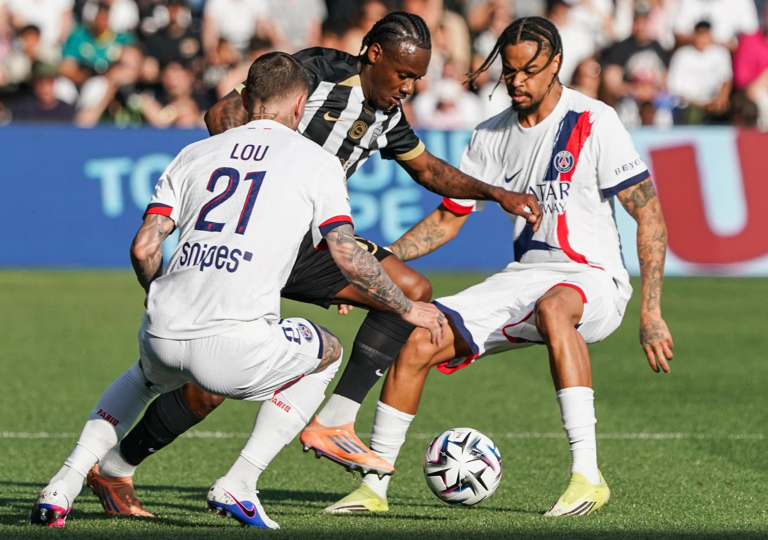 باريس سان جيرمان يهزم أنجيه 3-0 ويقترب من لقب الدوري الفرنسي