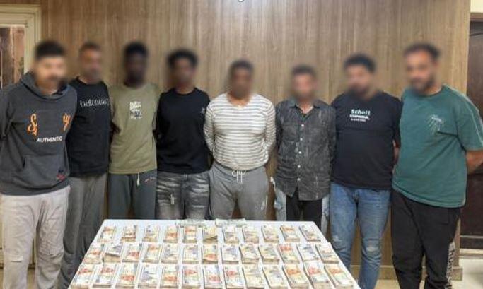ضبط 8 متهمين استولوا على مبالغ مالية من الأجانب بالخداع في القاهرة