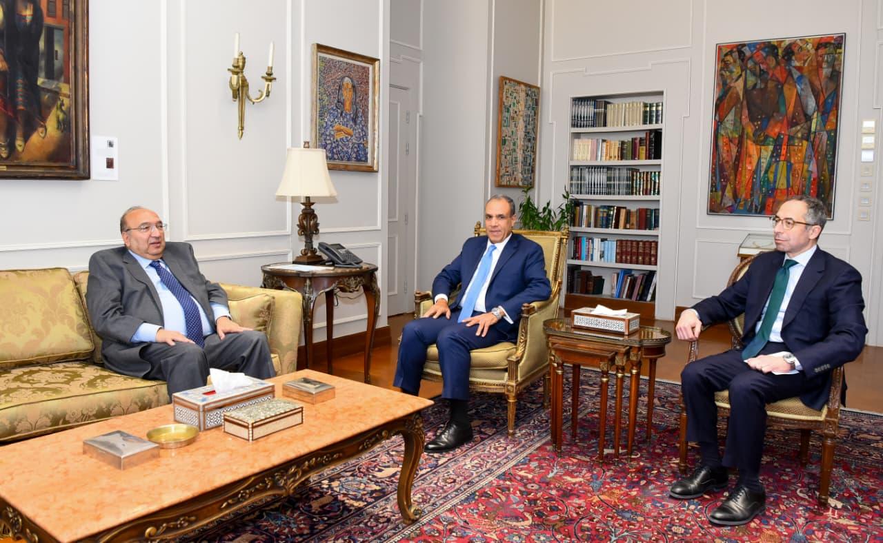 وزير الخارجية يستعرض الاستراتيجية الوطنية لمكافحة الهجرة غير الشرعية 2027-2036