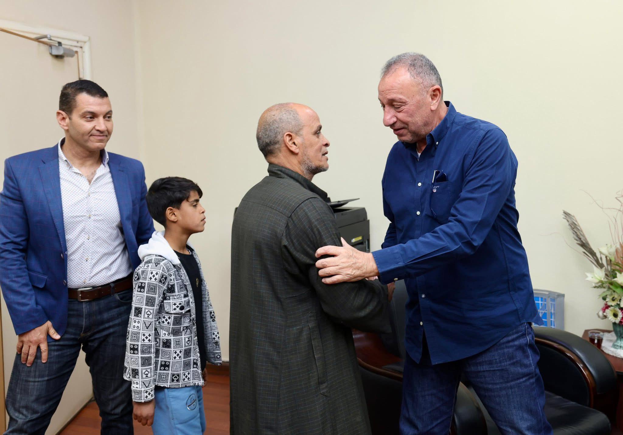 الخطيب يزور المشجع عبد الله عربي