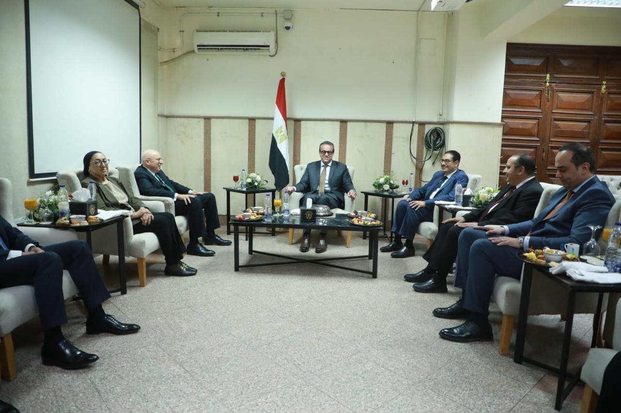 الدكتور خالد عبدالغفار يشارك فى مناقشة رسالة دكتوراه
