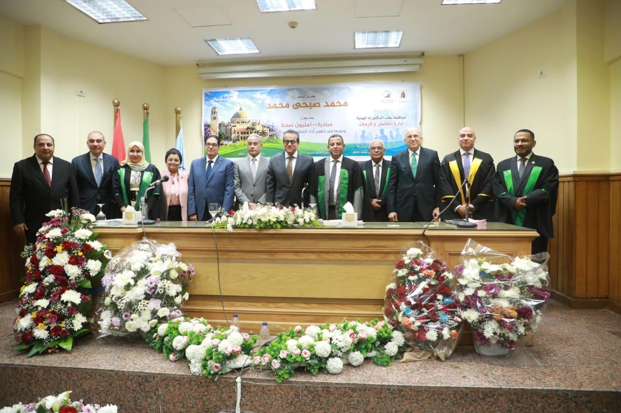 الدكتور خالد عبدالغفار يشارك فى مناقشة رسالة دكتوراه