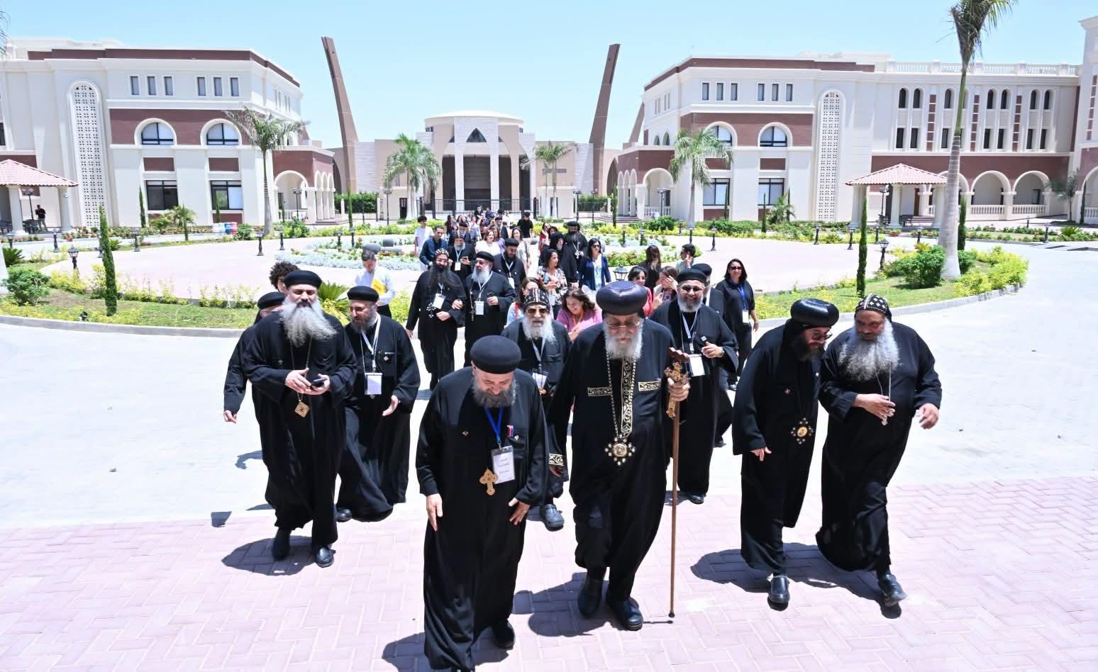 البابا تواضروس يلتقي كهنة كنائس &laquo;الخليج&raquo;